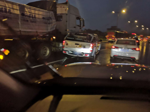 1597891922732379PLYV.png 途中救援一辆皮卡(修饰版).png